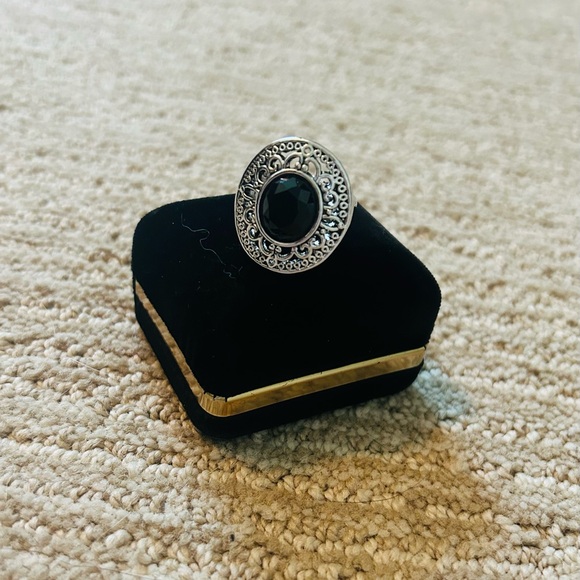 Lia Sophia ring - Picture 1 of 3